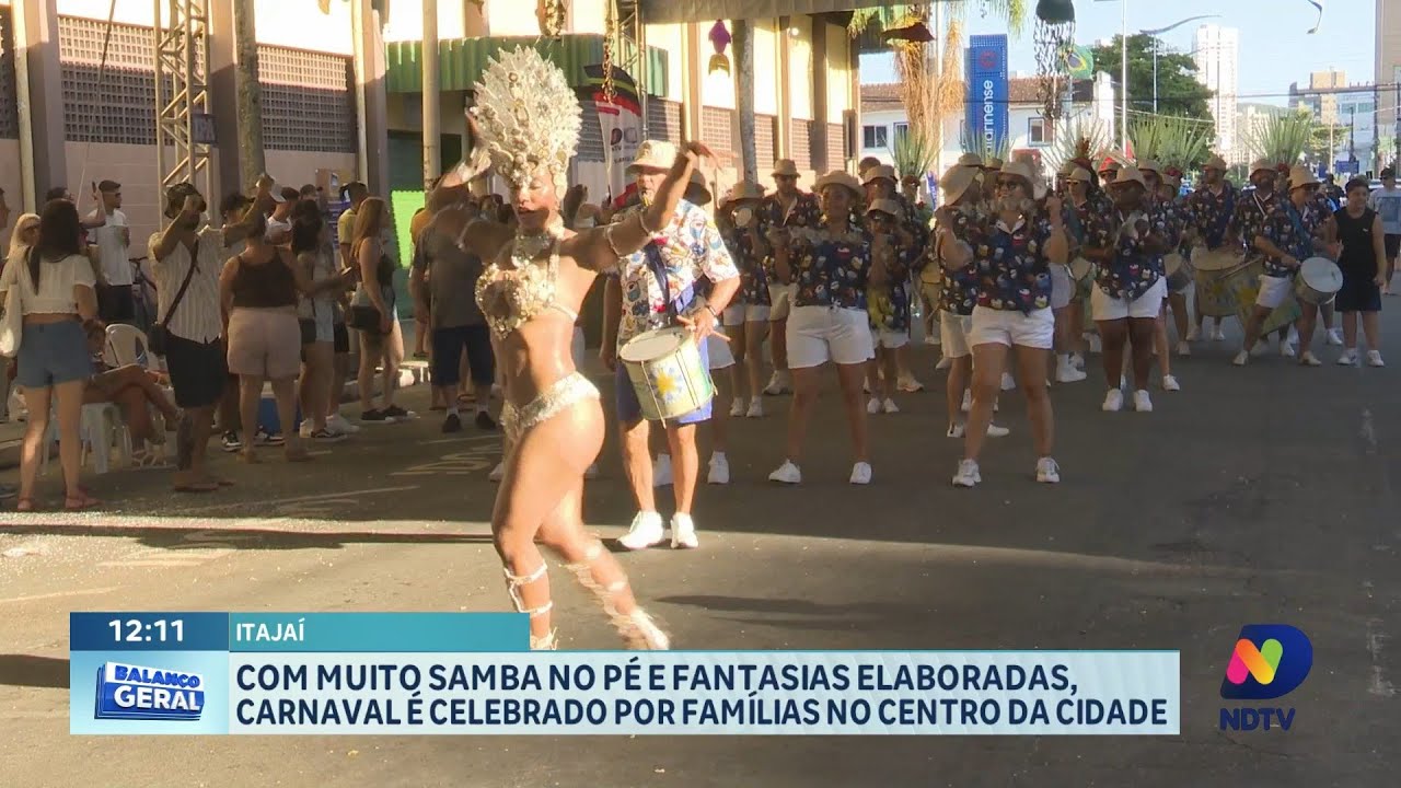 Carnaval em Itajaí reúne famílias com samba e fantasias luxuosas - YouTube