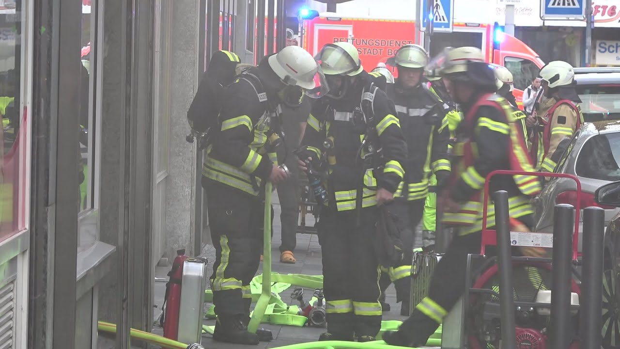 Kellerbrand - löst Paralelleinsatz im selben Gebäudekomplex aus in Bonn-Zentrum am 22.06.22 + O-Ton