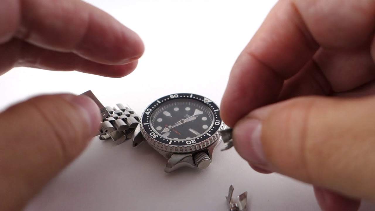 How to adjust a Seiko jubilee bracelet - YouTube