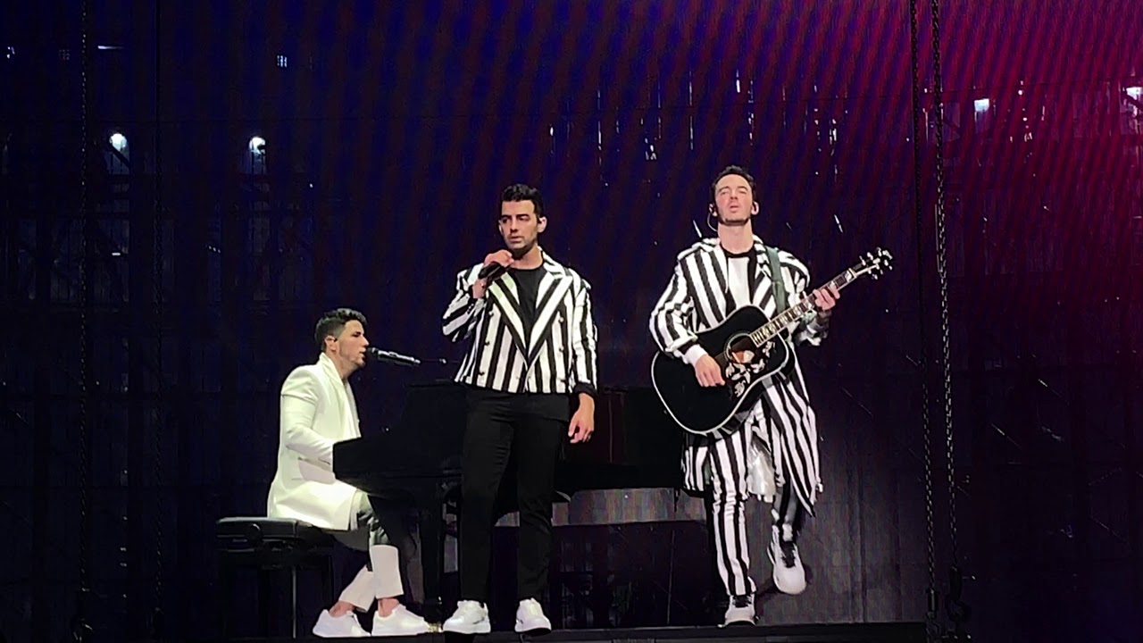 Jonas Brothers - Comeback/When You Look Me In The Eyes - Miami 4K