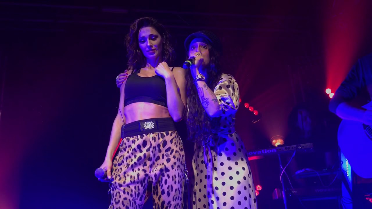 Anna Tatangelo e Syria L’angelo Tunnel Club, Milano YouTube