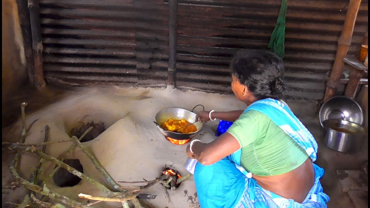 Very Easy Cooking Process Of Chicken Curry By Village Aunty #Village Women's Cooking
