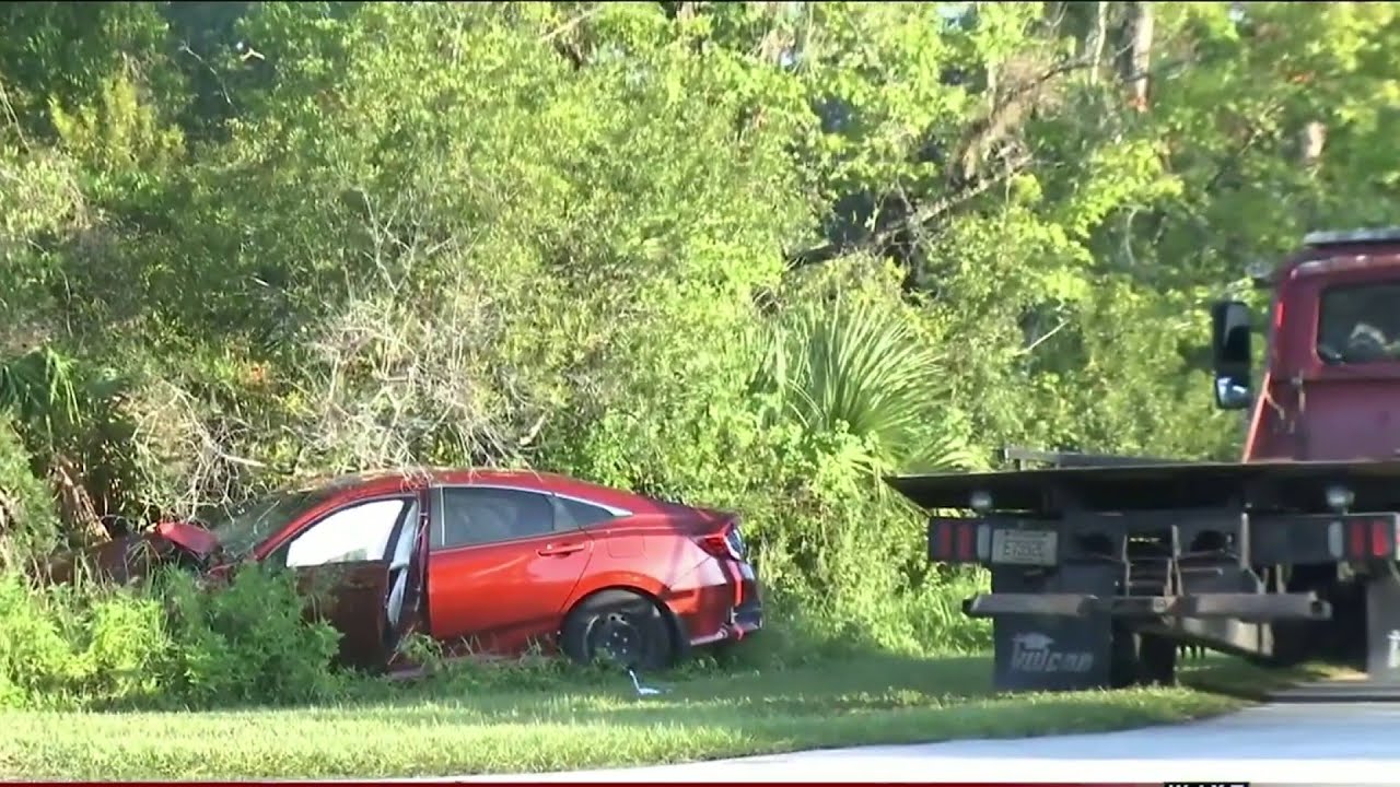 One person dead after car crash - YouTube