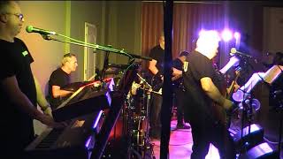 Gwyn Ashton Cover - Kolostuj