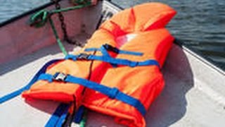 Спасательные жилеты на яхте