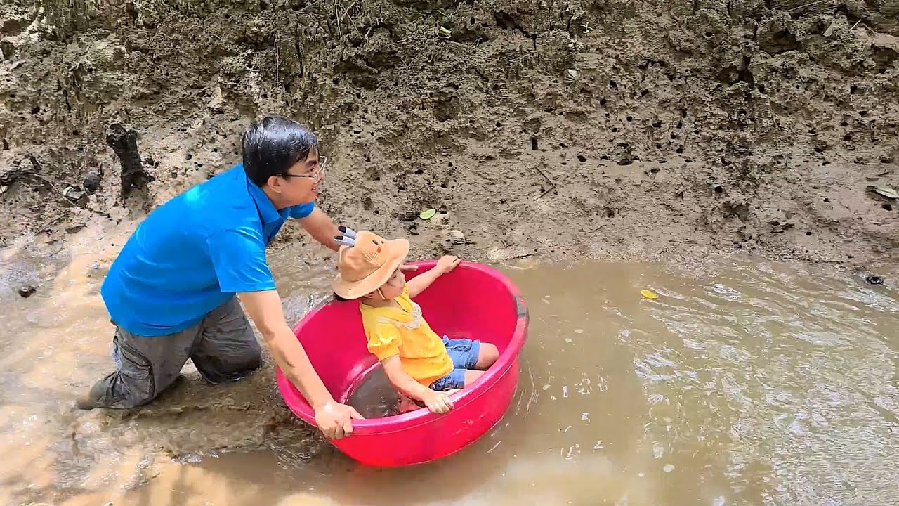Cậu ba và Xí Muội đi mò ốc bu 💙 Xí Mụi Food