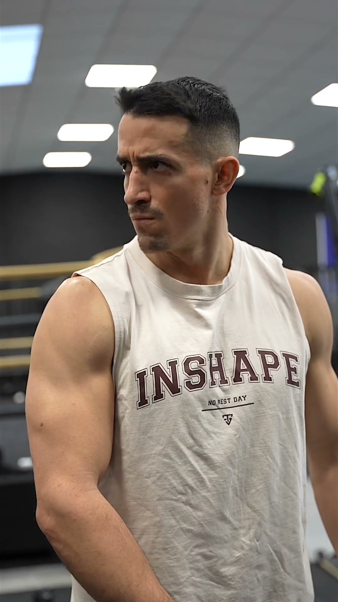 I want big shoulders !! ??