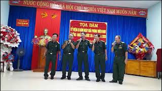 Năm anh em trên một chiếc xe tăng CT30/4