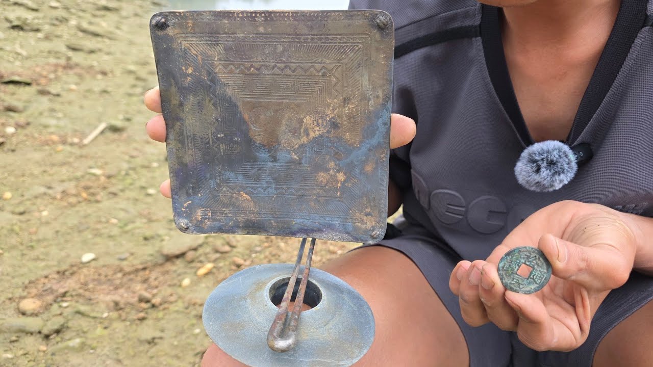 Phát Hiện Đồng Xu Cổ Giá Tiền Triệu Và Một Chiếc Tâm Áo Giáp Hoa Văn Cực Tinh tế Sắc Nét