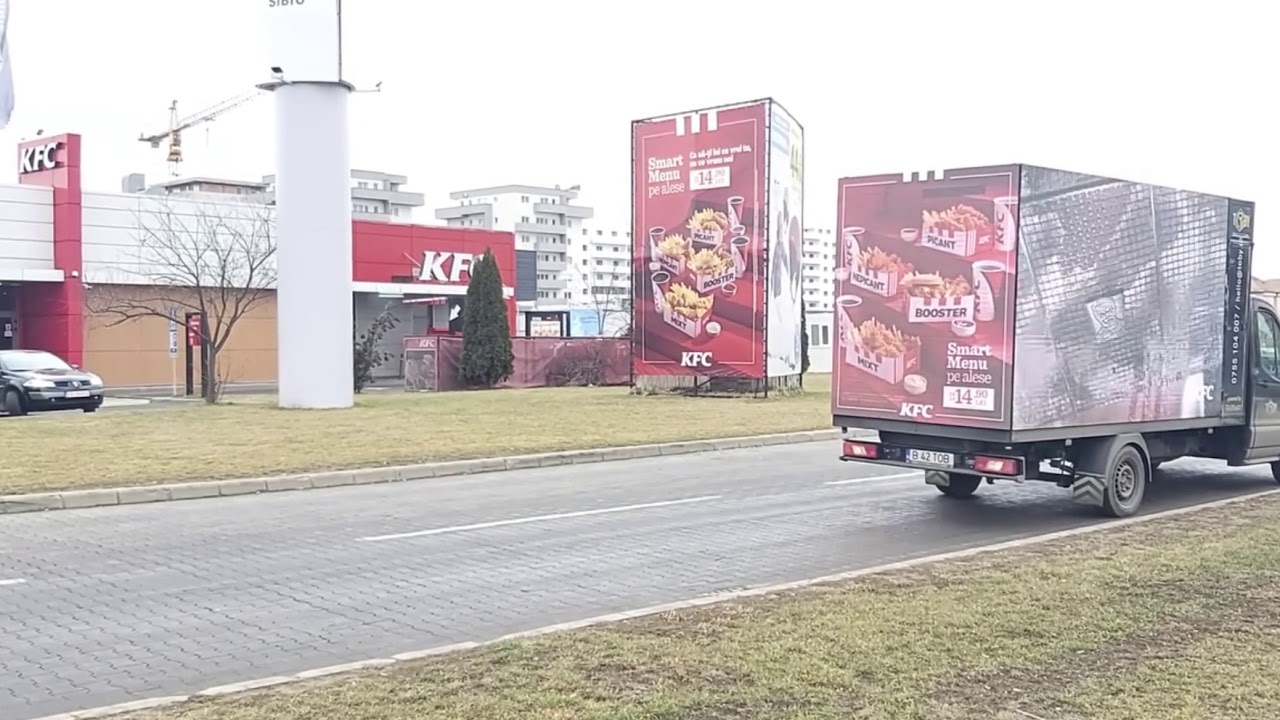 TOBY The Moving Cube - KFC - YouTube