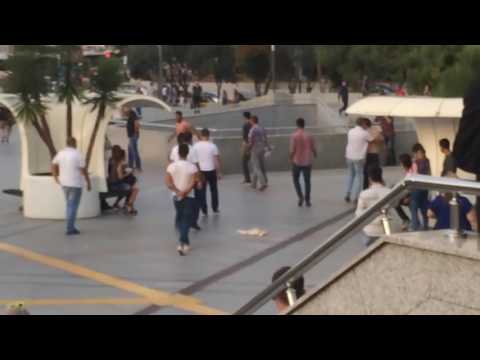 İstanbul Cevahir AVM Önünde Yumruklu Kavga