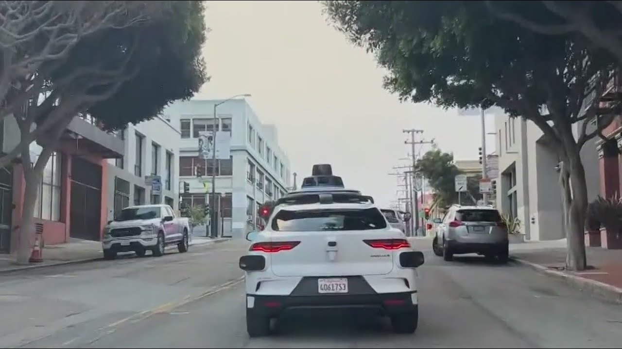 Read more about the article Cruise has meltdown in SF’s North Beach day after driverless cars get expansion approval – KPIX | CBS NEWS BAY AREA