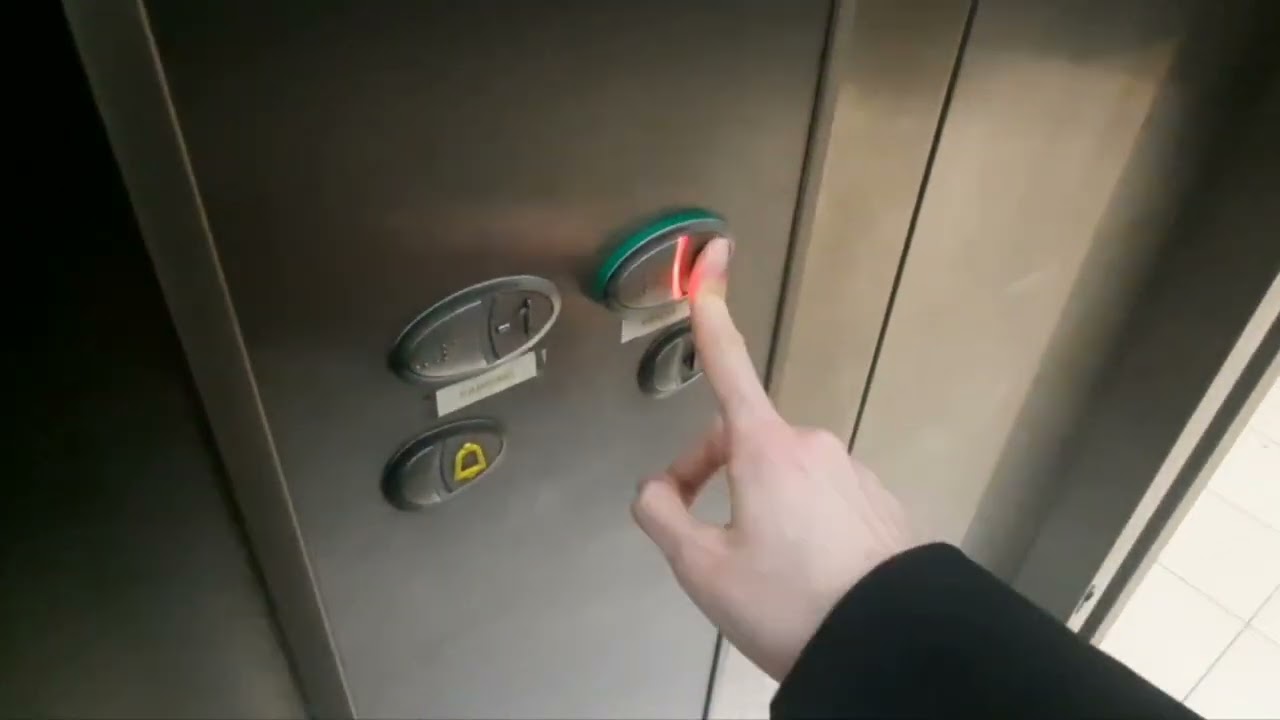 Orona hidráulico del 2011-12 en eroski center, Ourense