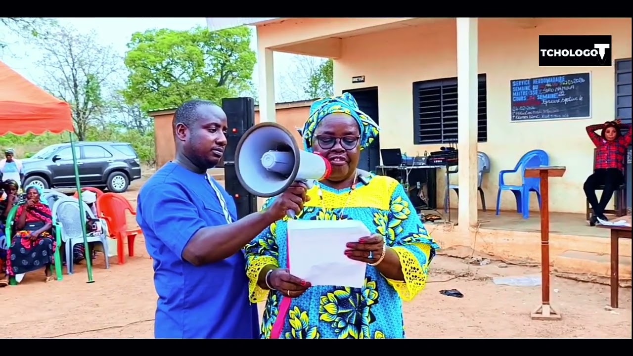 Don de pagnes aux femmes de Pissankaha en prélude à la Journée internationale des droits de la femme