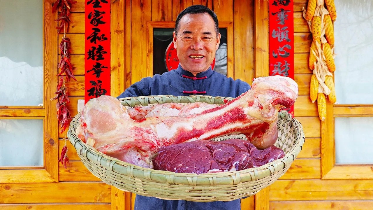 Бычий жир и мясо, сваренные с десятками специй! Роскошный пряный суп! | Дядя Сельский Гурман