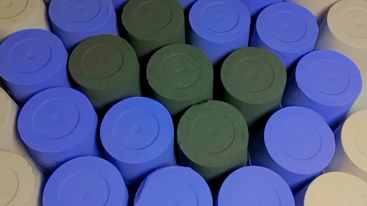 Oddly Satisfying Baking Soda Crush 💙🖤🤍