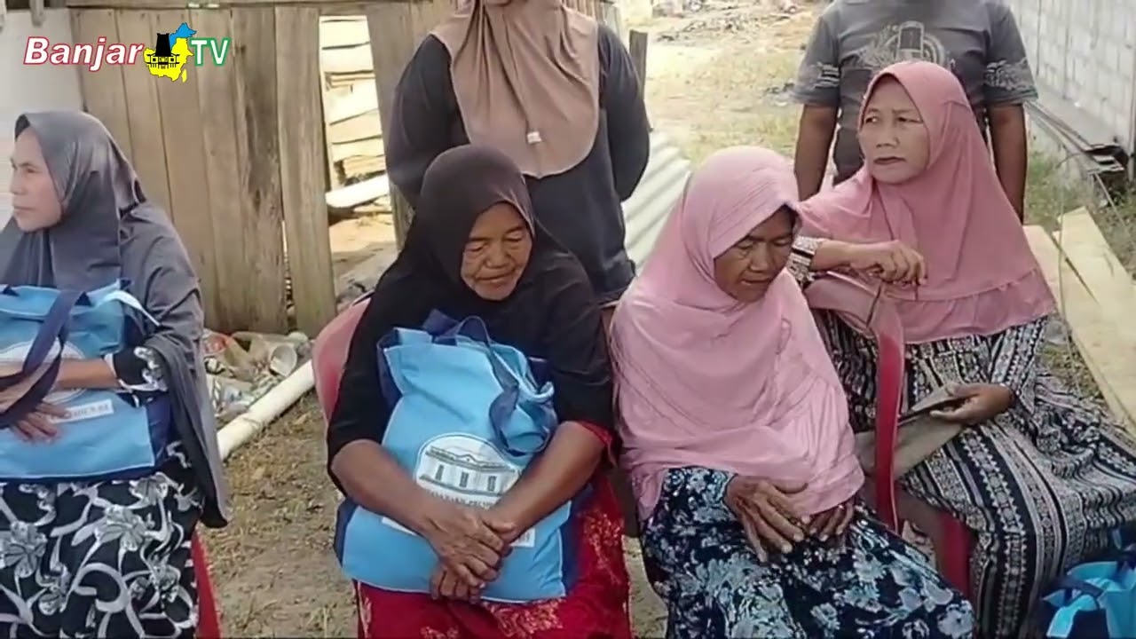 BANTUAN SOSIAL YANG DISIAPKAN WAKIL PRESIDEN DISALURKAN KEPADA WARGA