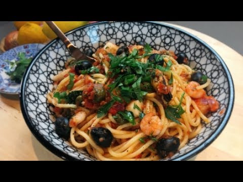 Pasta puttanesca met zeevruchten