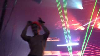131109 SS5 London - Siwon shirtless dance to Rockstar