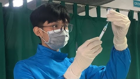 PRIMING IV TUBING AND CHANGING AN IV SOLUTION BAG/BOTTLE