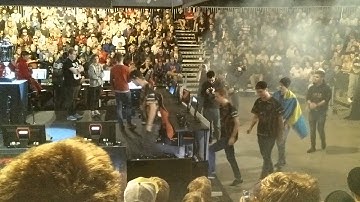 NiP entering stage at DHW14.