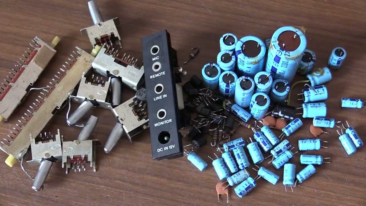 Sony モノラルラジカセ CF 1980 分解整備 - YouTube