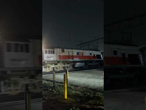 LOKOMOTIF CC 204 06 KA 76 MATARAM MELINTAS PJL 81 BEKASI