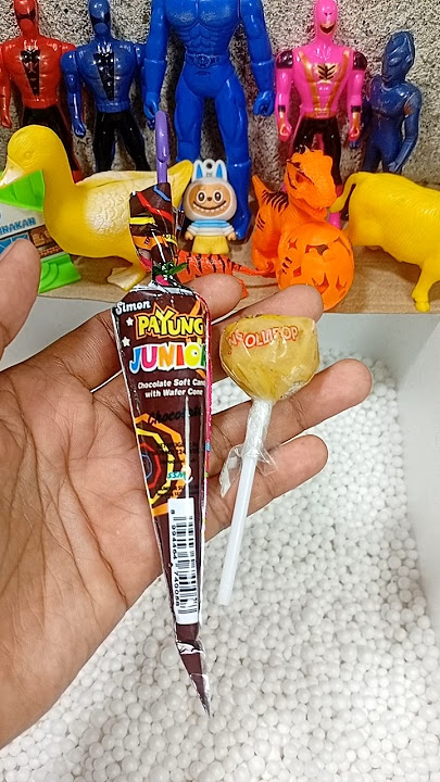 Search and find the lollipop candy spider snack in the cardboard box #snacks#shorts#ytshorts