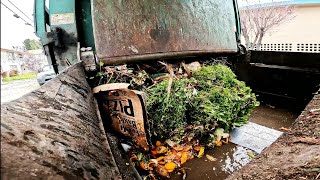 Waste Management Autocar/Mcneilus manual sideloader garbage truck packer video 1