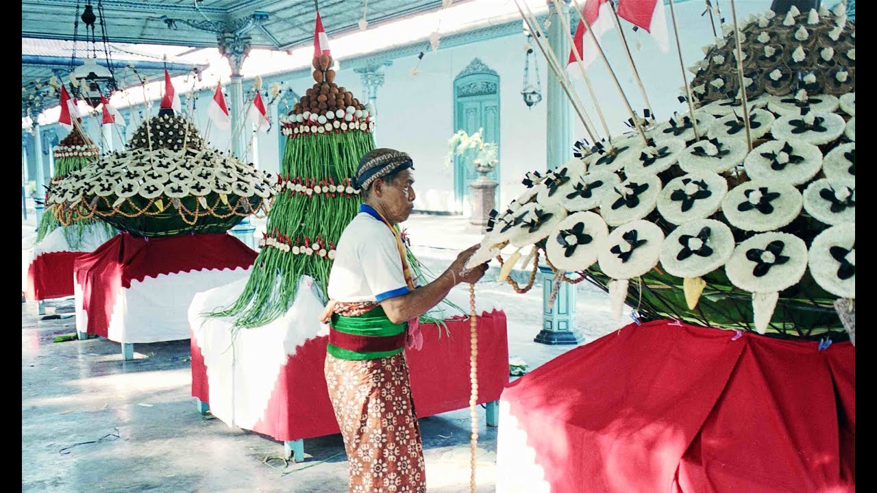 UPACARA ADANG - Keraton Surakarta Hadiningrat (Sutradara: IGP Wiranegara)