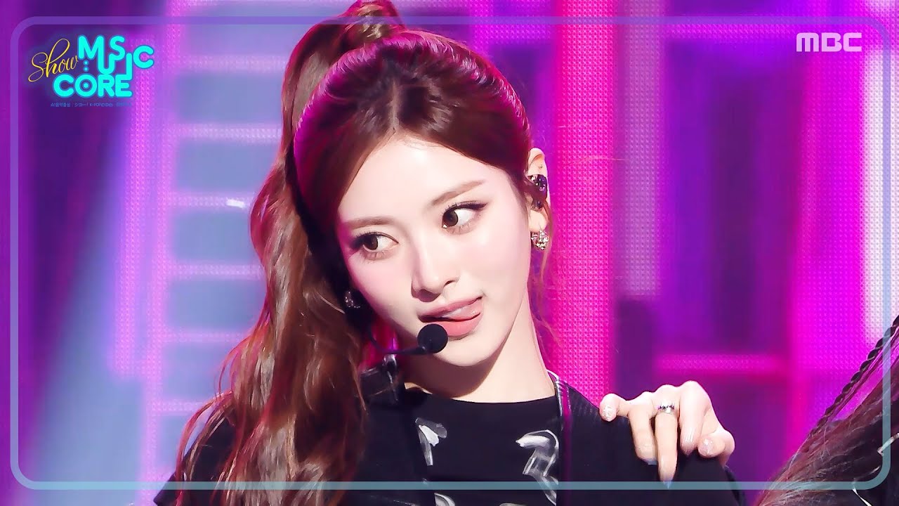 MEOVV - HANDS UP | Show! MusicCore | aired on MBC250517 #MEOVV MEOVV - HANDS UP | Show! MusicCore | aired on MBC250517 #MEOVV