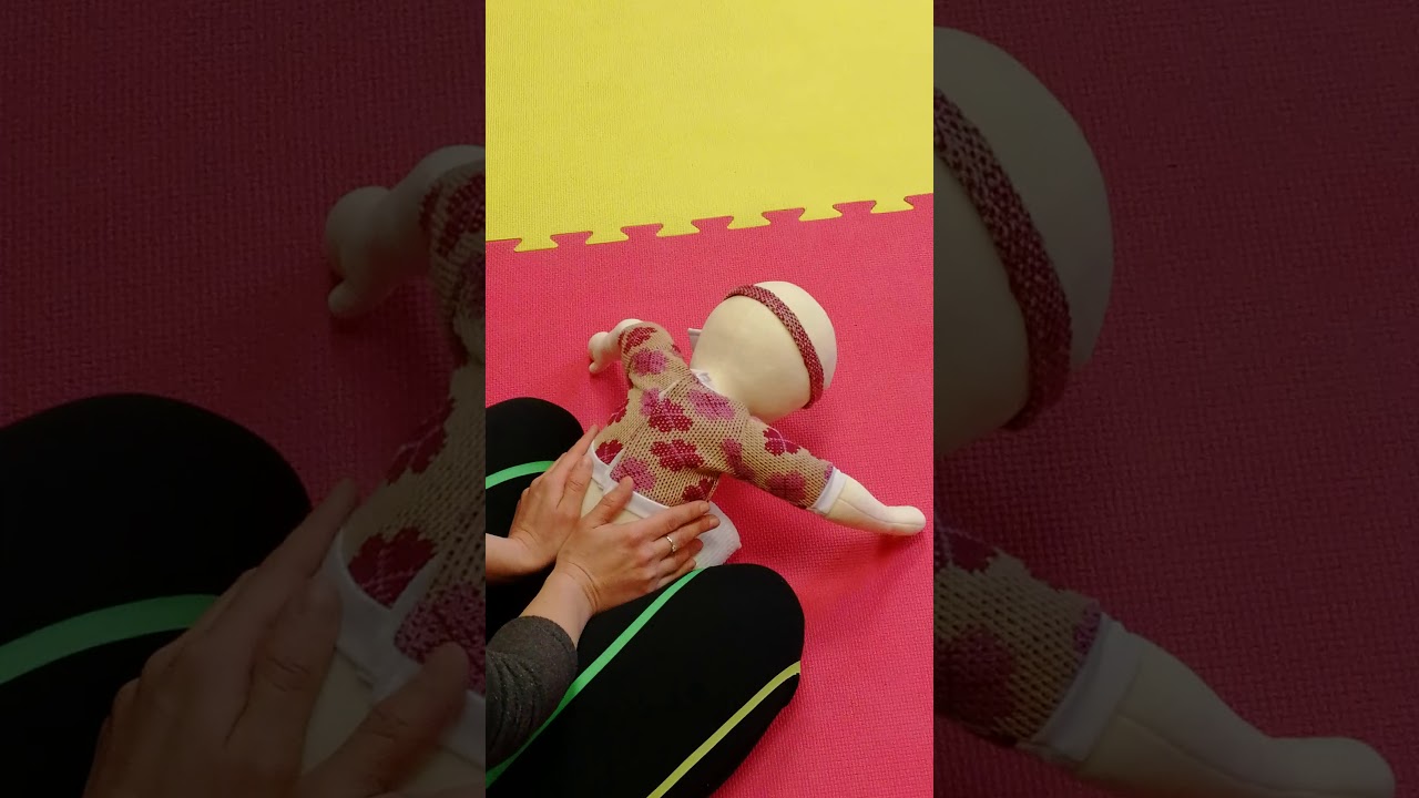 Wspomaganie aktywnego przejścia  z leżenia przodem do pozycji czworaczej