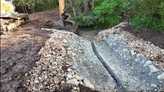 Restauration de la continuité de la Riverolle - ouverture du nouveau bras méandriforme
