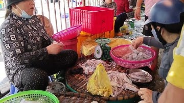 Dạo quanh chợ | chợ Phan Rí bán hải sản.