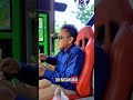 Jam mepet mengemudi bus sambil makan