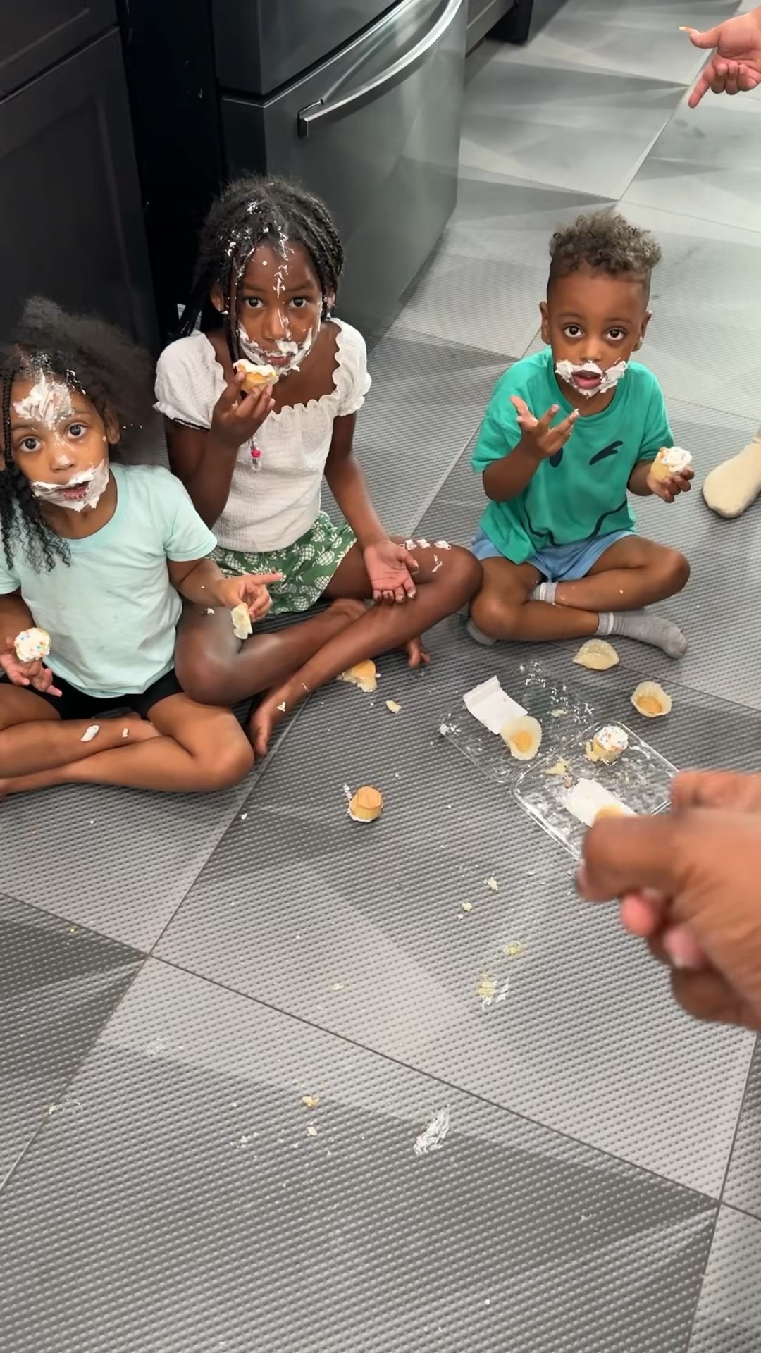 Dad catches Londyn \u0026 Mj eating cupcakes without permission #shorts