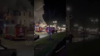 Многоэтажное здание загорелось ночью в Кисловодске
