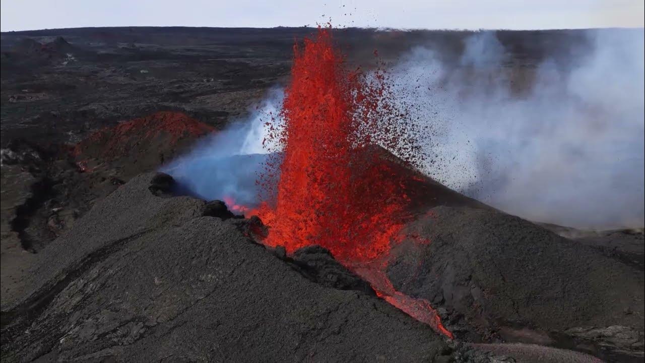 Жерло вулкана везувий. Кальдера вулкана йеллоустоун. Йеллоустонский национальный парк. Кратер вулкана везувий. Елустонский вулкан.