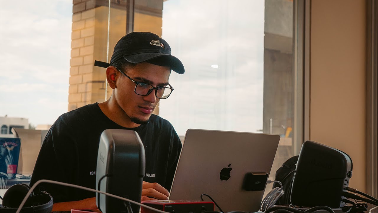 haciendo R&B para Odeal usando los sonidos de Rick Tyver