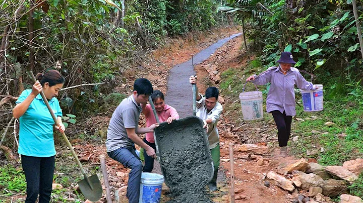 Emotional journey : Villagers came to help the KONG family repair the solid road - DayDayNews