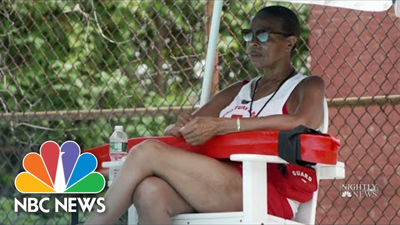70-Year-Old Robin Borlandoe Becomes Lifeguard Due To Staffing Shortage 70-Year-Old Robin Borlandoe Becomes Lifeguard Due To Staffing Shortage