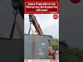 Lucknow News | जूस स्टॉल पर चला बुलडोजर नहीं, क्रेन! निगम ने हटाया अवैध कब्जा #viralvideo