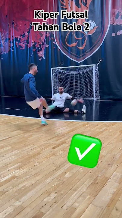 Skill Teknik Kiper Futsal Tahan Bola 2 #futsal #kiper #sports #shorts