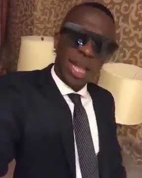 Vinicius Júnior cantando Atrasadinha do Ferrugem e Felipe Araujo