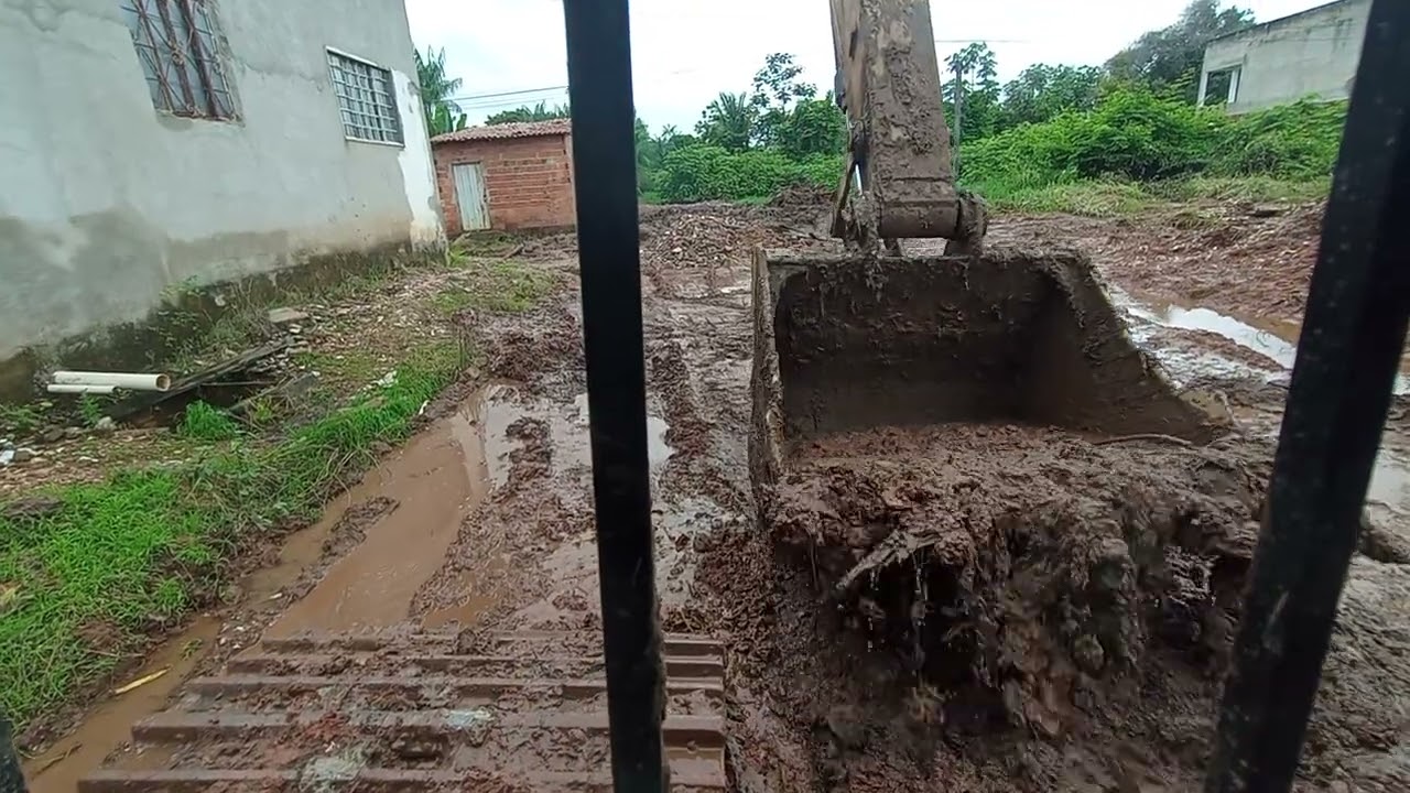 Escavadeira | RomildoSarasate 