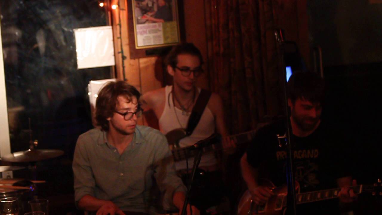 Guarda Songwriter/Musician Coire Walker jams w/ Ruckus @oneMicNite™ #LiveSeries su YouTube Guarda Songwriter/Musician Coire Walker jams w/ Ruckus @oneMicNite™ #LiveSeries su YouTube