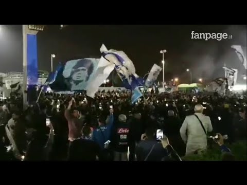 Juventus - Napoli, all'aeroporto di Capodichino migliaia di tifosi aspettano la squadra