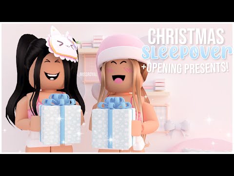 Having a CHRISTMAS SLEEPOVER! WE OPENED PRESENTS!! -- Bloxburg Roleplay!!