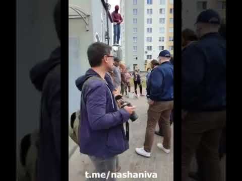 Площадь Перемен 15.09 Минск "титушки" забирают Степана Латыпова и врываются в его квартиру