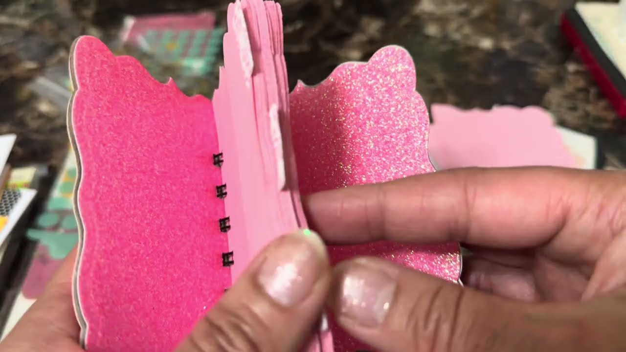 Идеи для ярмарки рукоделия: мини-альбомы и вырубной штамп Sizzix Telephone #2 Bigz.